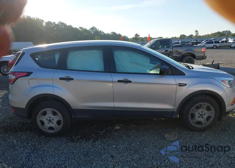 2017 Ford Escape S z USA, uszkodzony, nr VIN 1FMCU0F72HUD72333